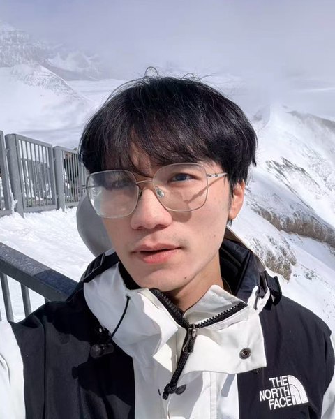 Portrait of Chenglei Yu on a snowy mountain